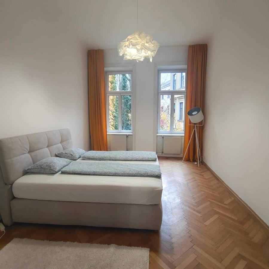 Large 4 Room Apartment In The Center Of Wien Eksteriør billede