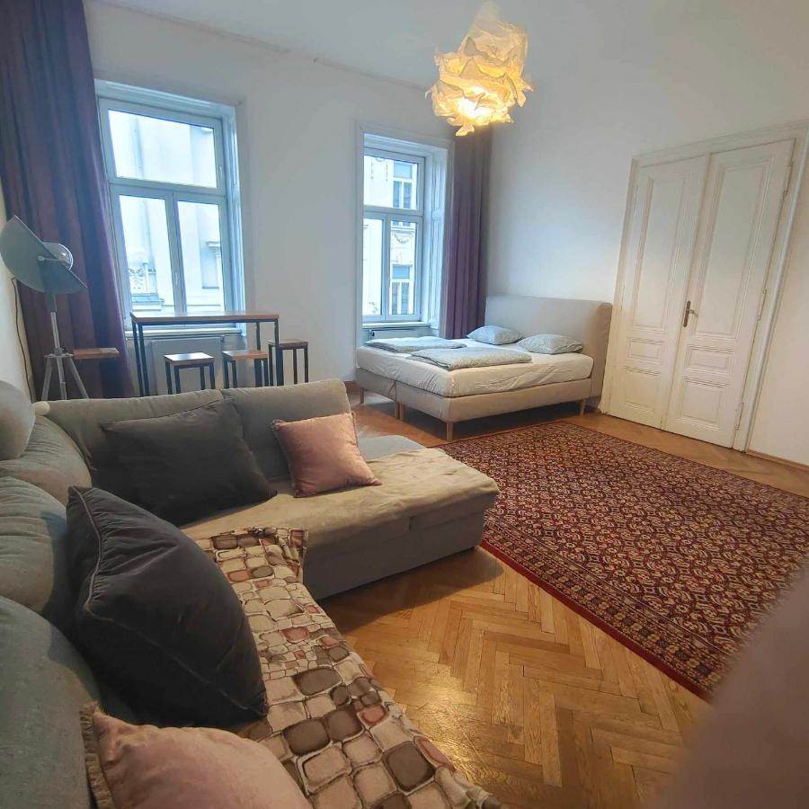 Large 4 Room Apartment In The Center Of Wien Eksteriør billede