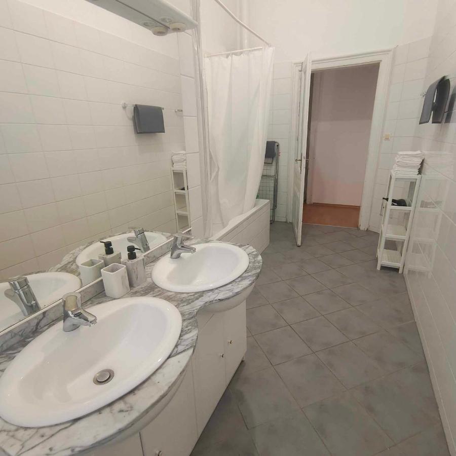 Large 4 Room Apartment In The Center Of Wien Eksteriør billede