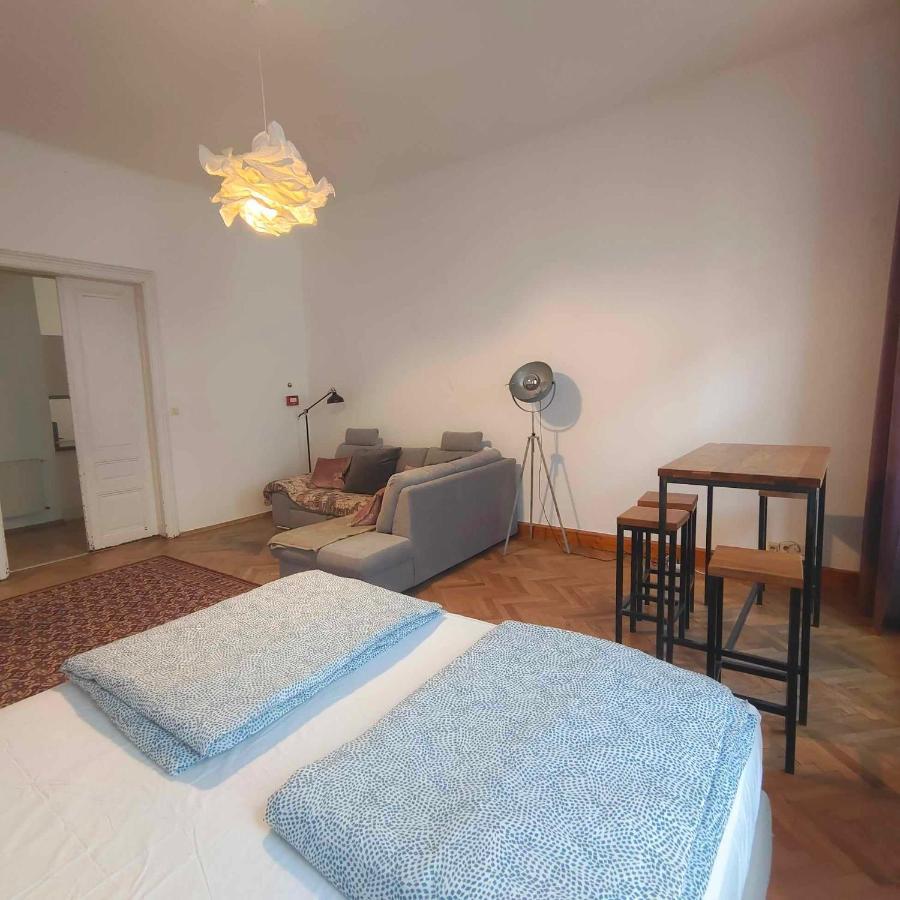 Large 4 Room Apartment In The Center Of Wien Eksteriør billede