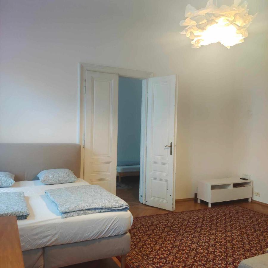 Large 4 Room Apartment In The Center Of Wien Eksteriør billede