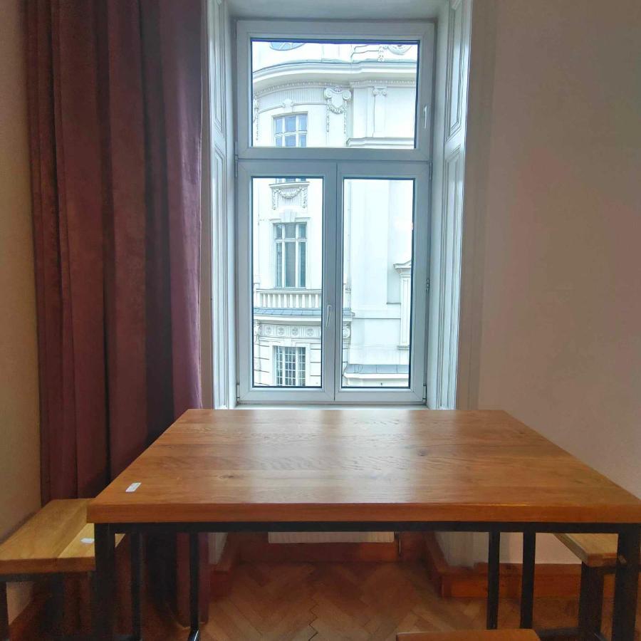 Large 4 Room Apartment In The Center Of Wien Eksteriør billede